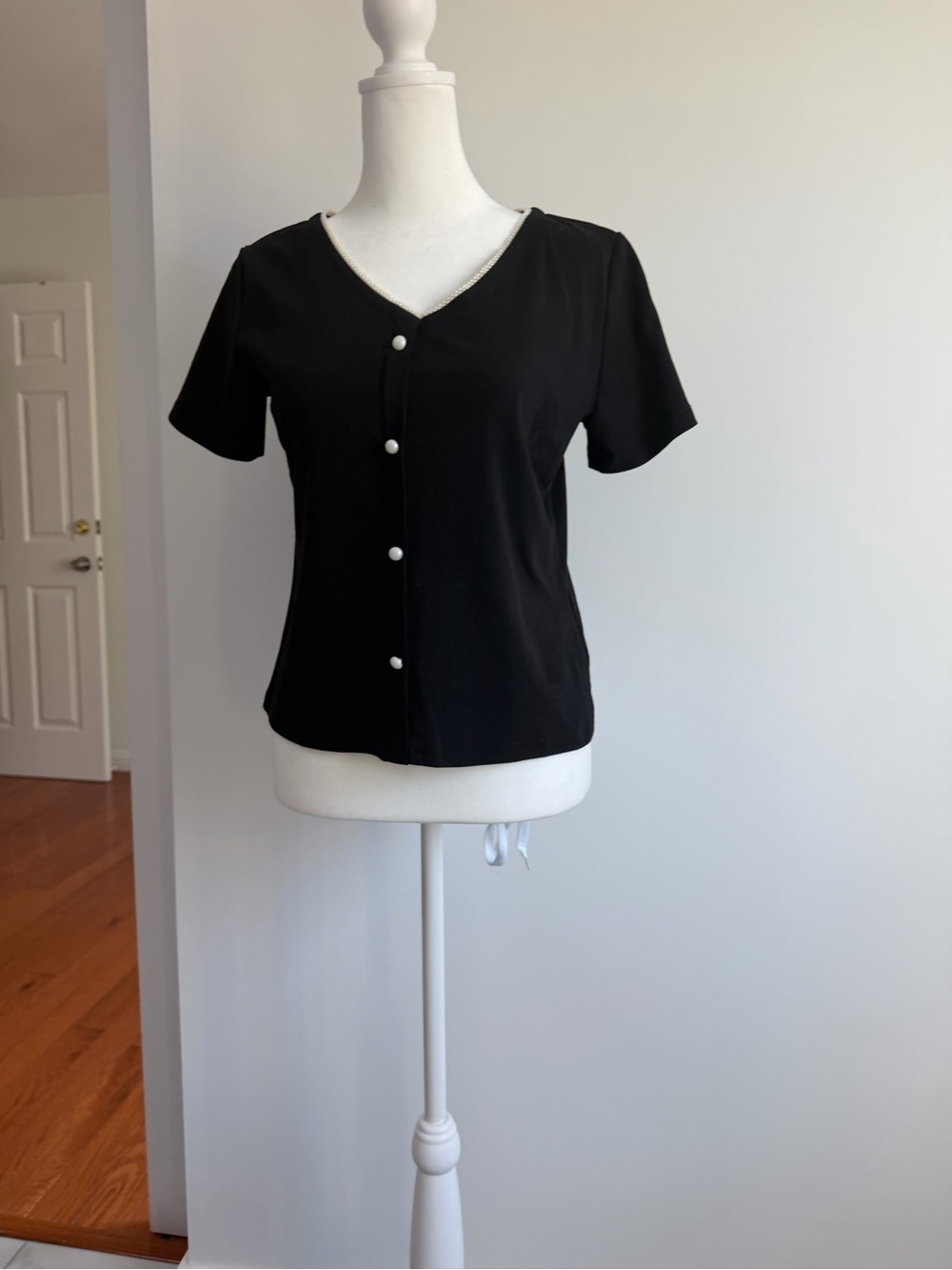 RIHOAS Black V-Neck Short-Sleeve Button Front Top